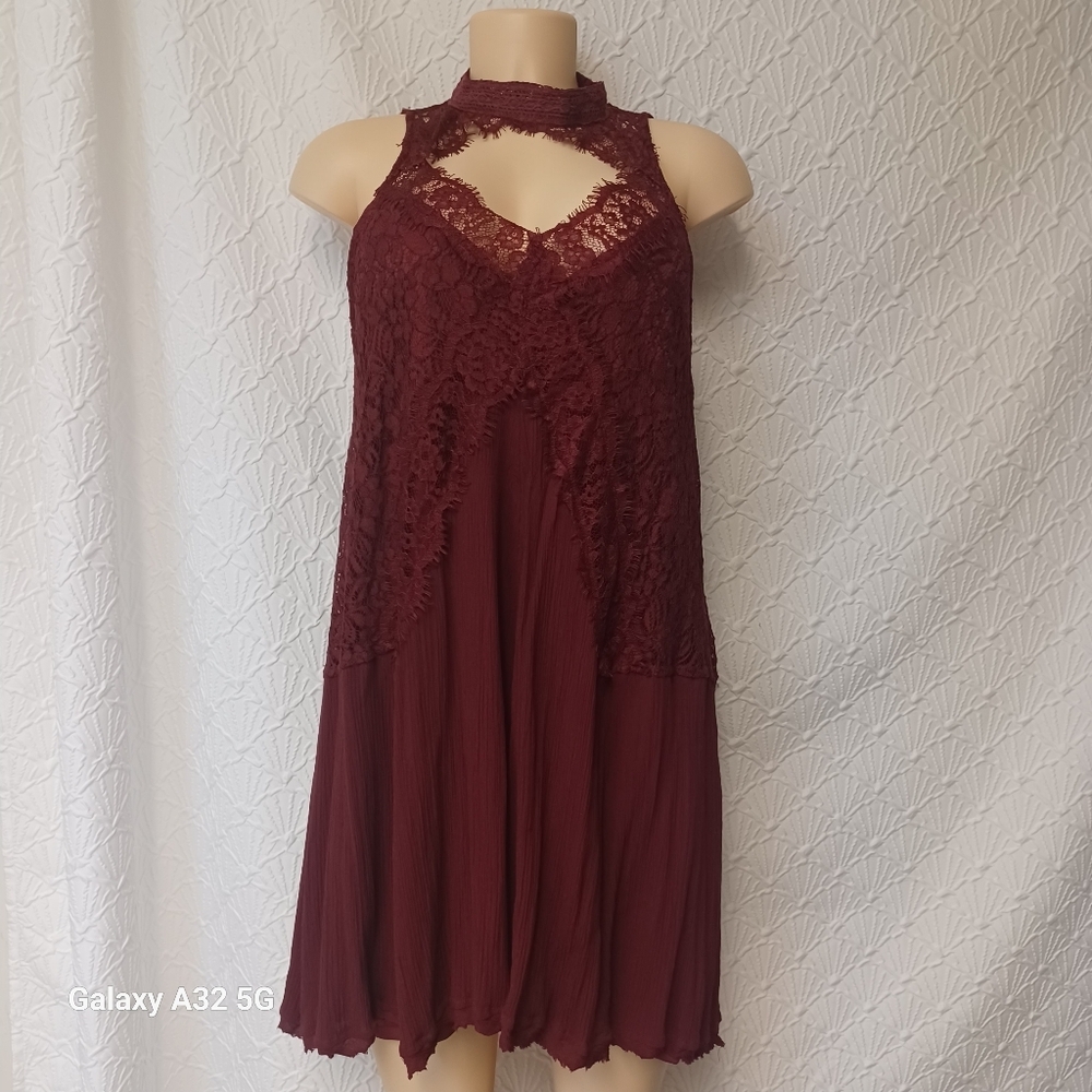 Onetheland Women Size L DRESS Burgundy Lace Halter Dress